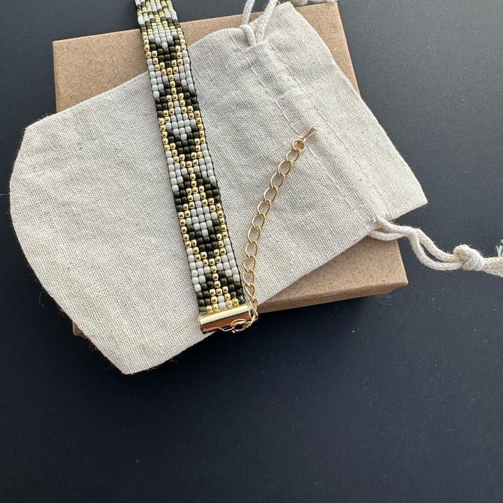 Handmade Beaded Bracelet - Picture 2 of 10